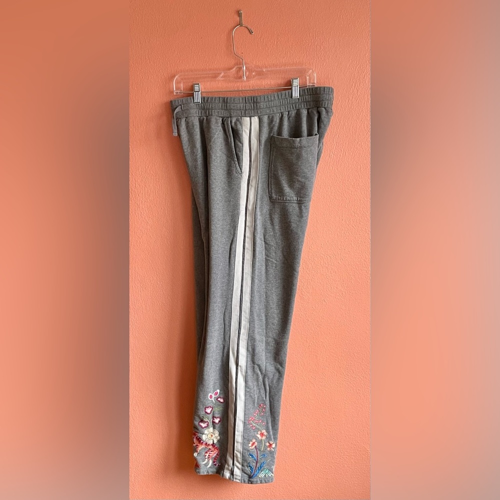 Jonny Was Embroidered Gray Women's Jogger Pants - Picture 5 of 7